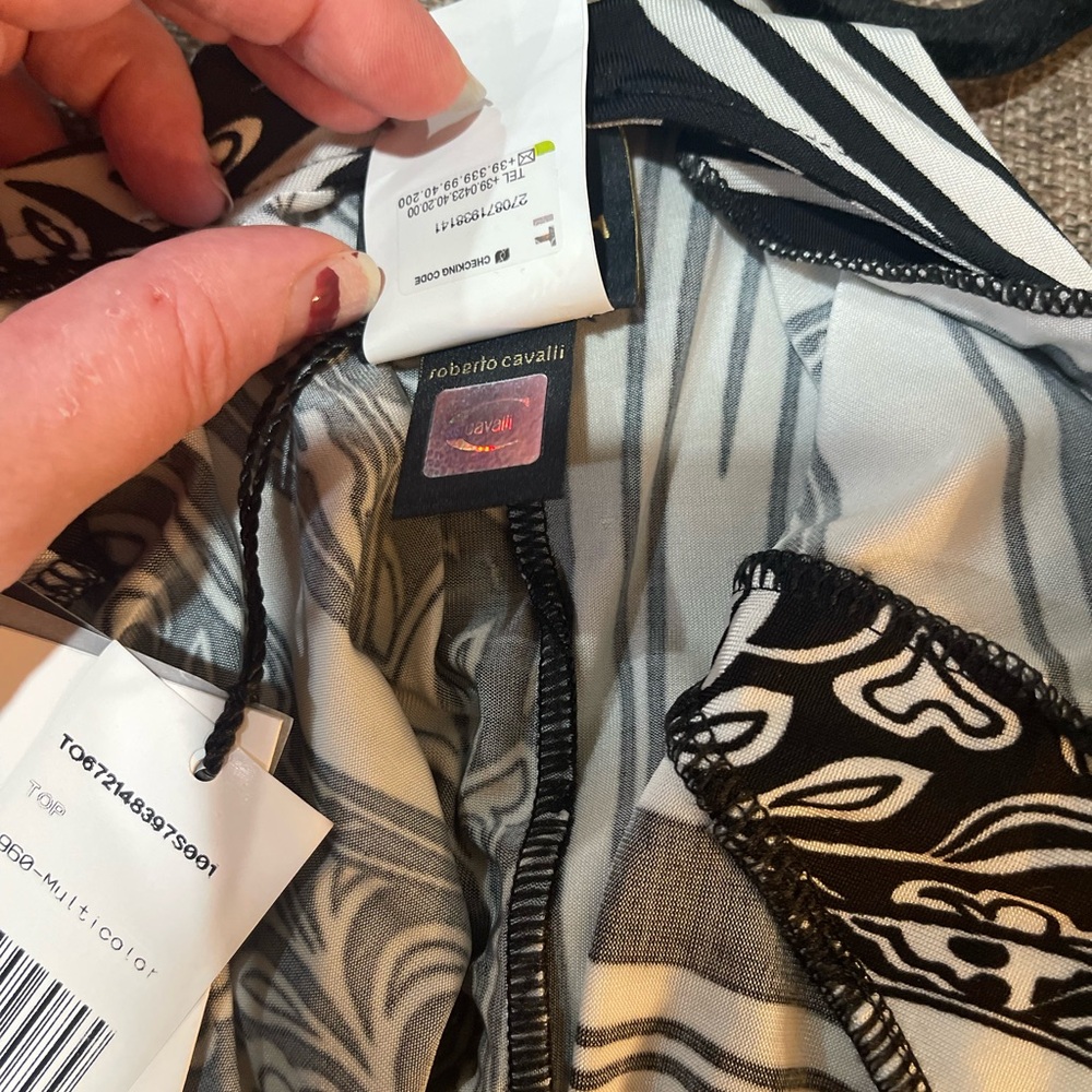Just Cavalli Black and White V-Neck Graphic Sleeveless Tank - Picture 14 of 16